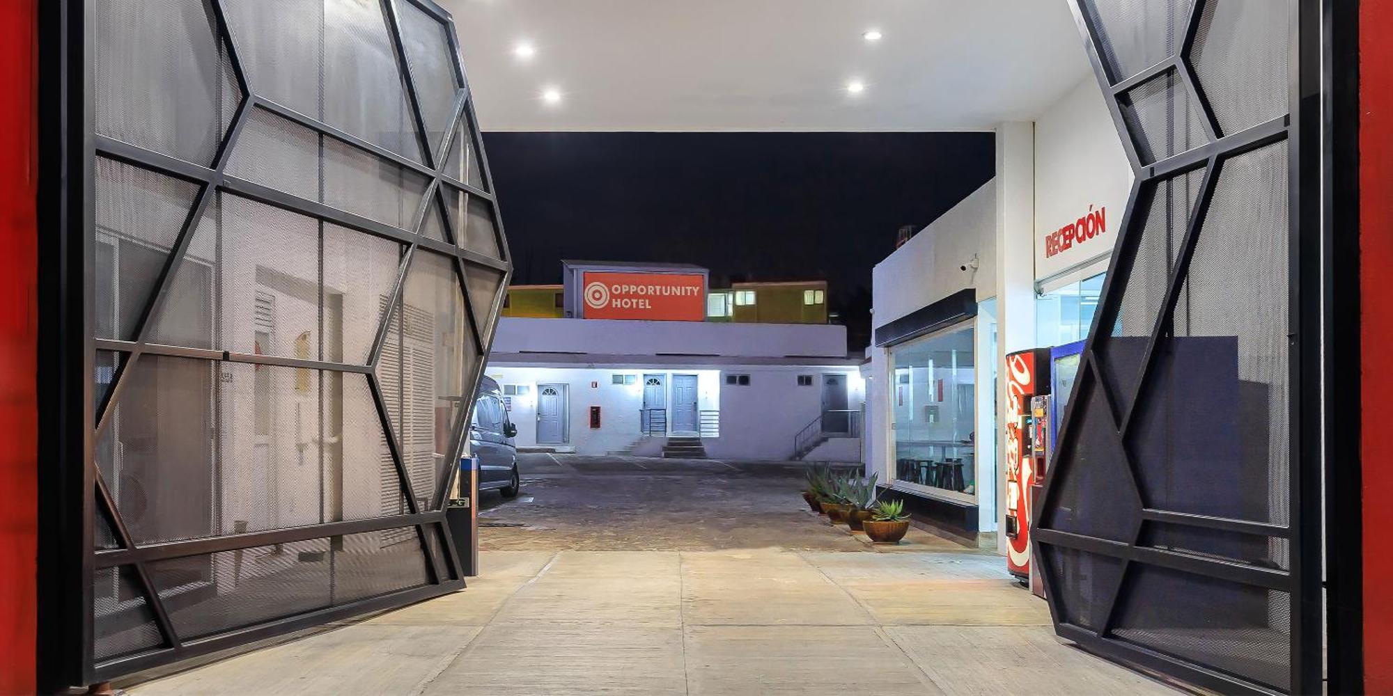 Opportunity Leon Hotel Exterior photo